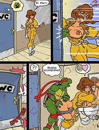 Dos chicas supercaliente follada duro en Comics famosos. Tetona nena va a ir al baño y es atrapado por una tortuga Ninja Mutante.