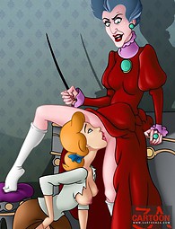 services de Cendrillon l'un de ses demi-sœurs tandis que l'autre promenades énorme bite