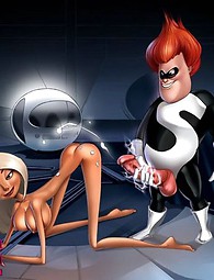 Elastgirl von den Incredibles von einem Mann mit einem riesigen Schwanz gefickt, heiße Blowjobs inklusive! Villains ficken Schönheiten!